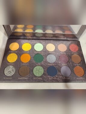 Nomad Haunted Europe Eyeshadow Palette
